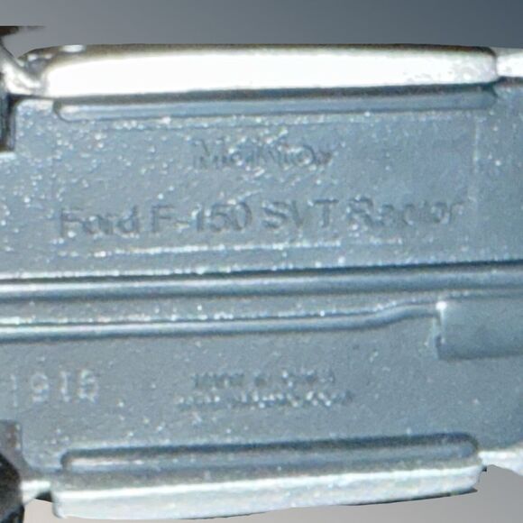 Maisto Ford F-150 SVT Raptor Pickup Silver Blue Detailing 1:64 - Picture 6 of 7